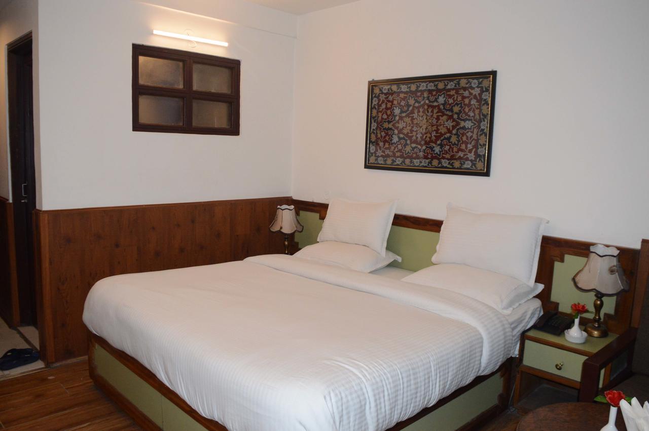 Standard Hotel And Resturant Srinagar  Exterior photo