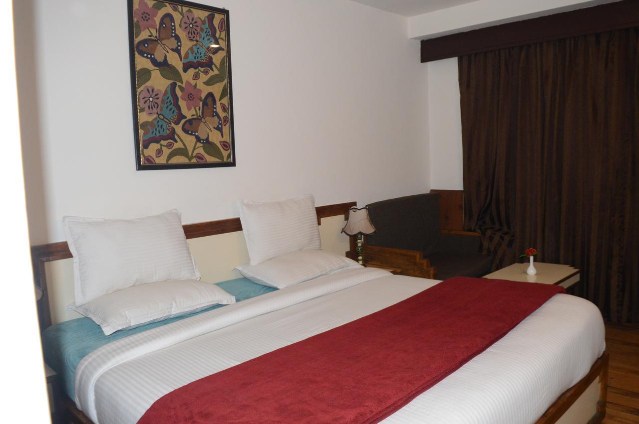 Standard Hotel And Resturant Srinagar  Exterior photo